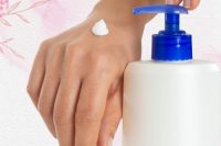 Conventional lotion base in pump pot