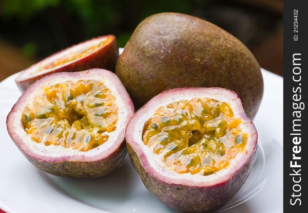 Maracuja Oil (Passiflora Edulis Seed Oil)